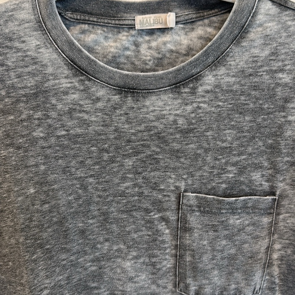 Barefoot Dreams Men’s Tee! - Picture 3 of 6